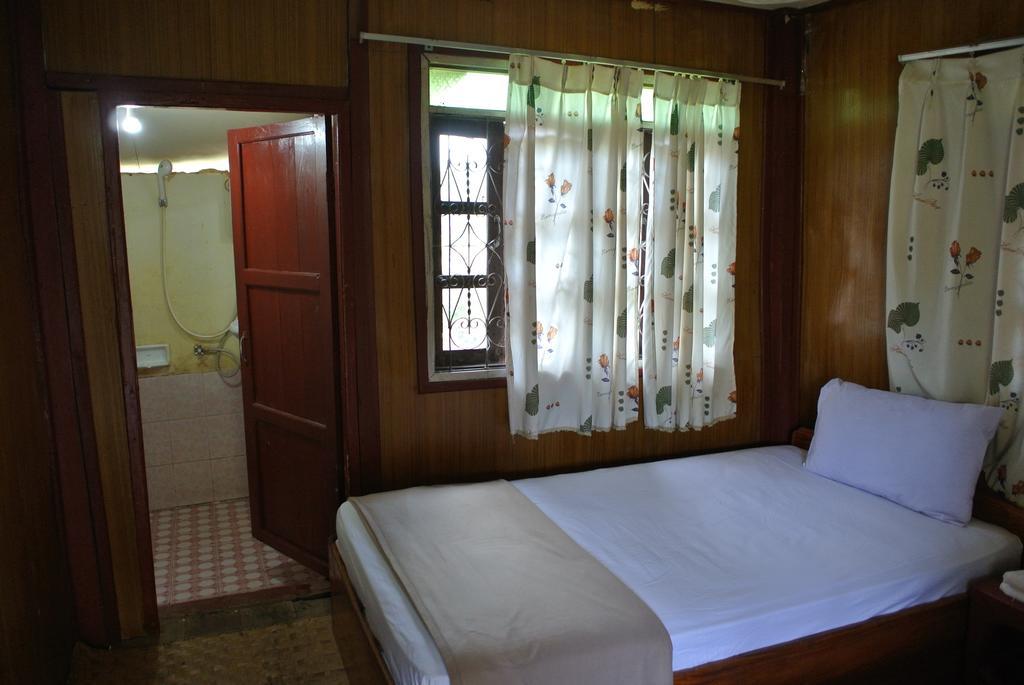 Dalom Guesthouse Ban Dondét Exteriér fotografie